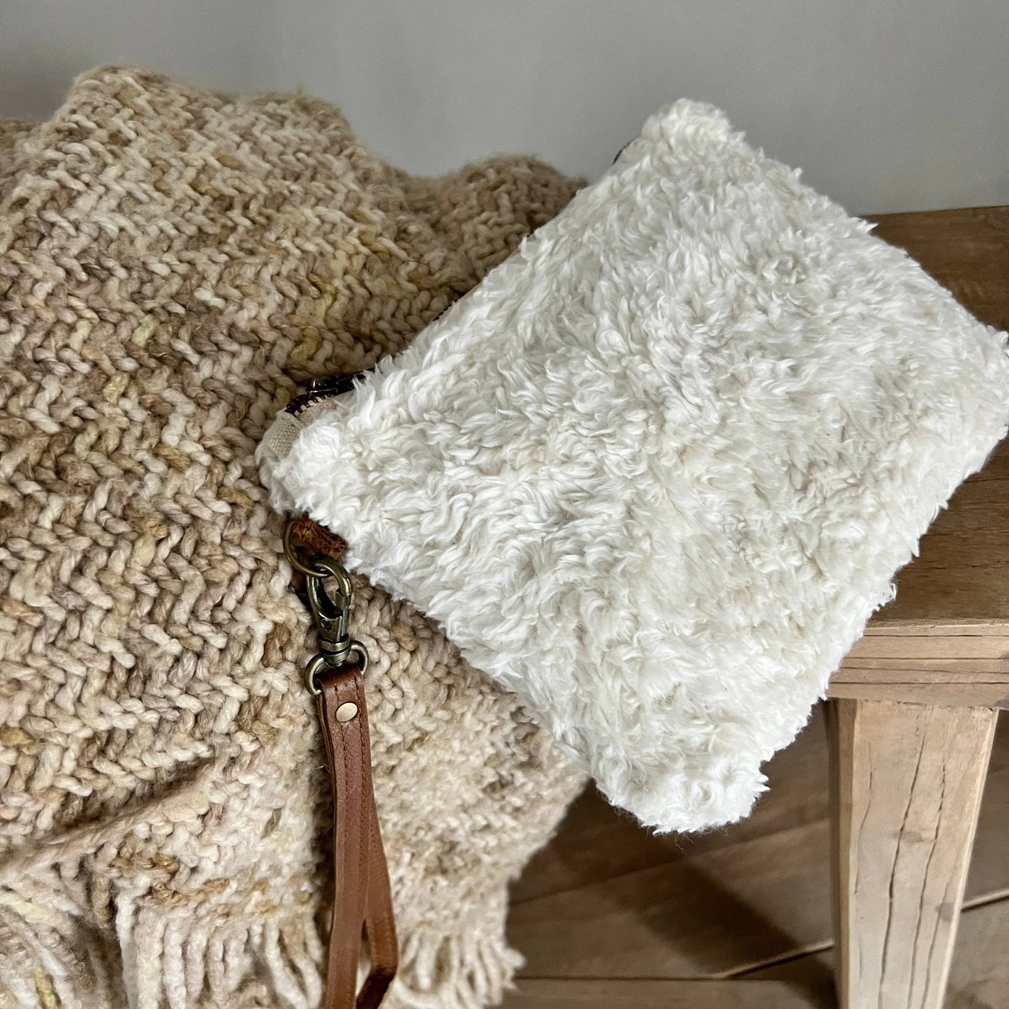 Teddy Clutch - Leke's